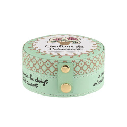 BOITE A COUTURE GARNIE